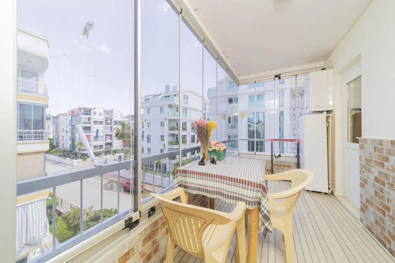 Flat Close To Beach With Balcony In Konyaalti Antalia