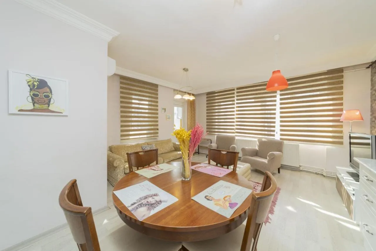 Flat Close To Beach With Balcony In Konyaalti Antalia